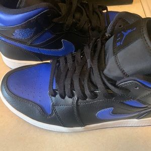 Air jordan 1 “mid” black hyper royal size 8 (no box)